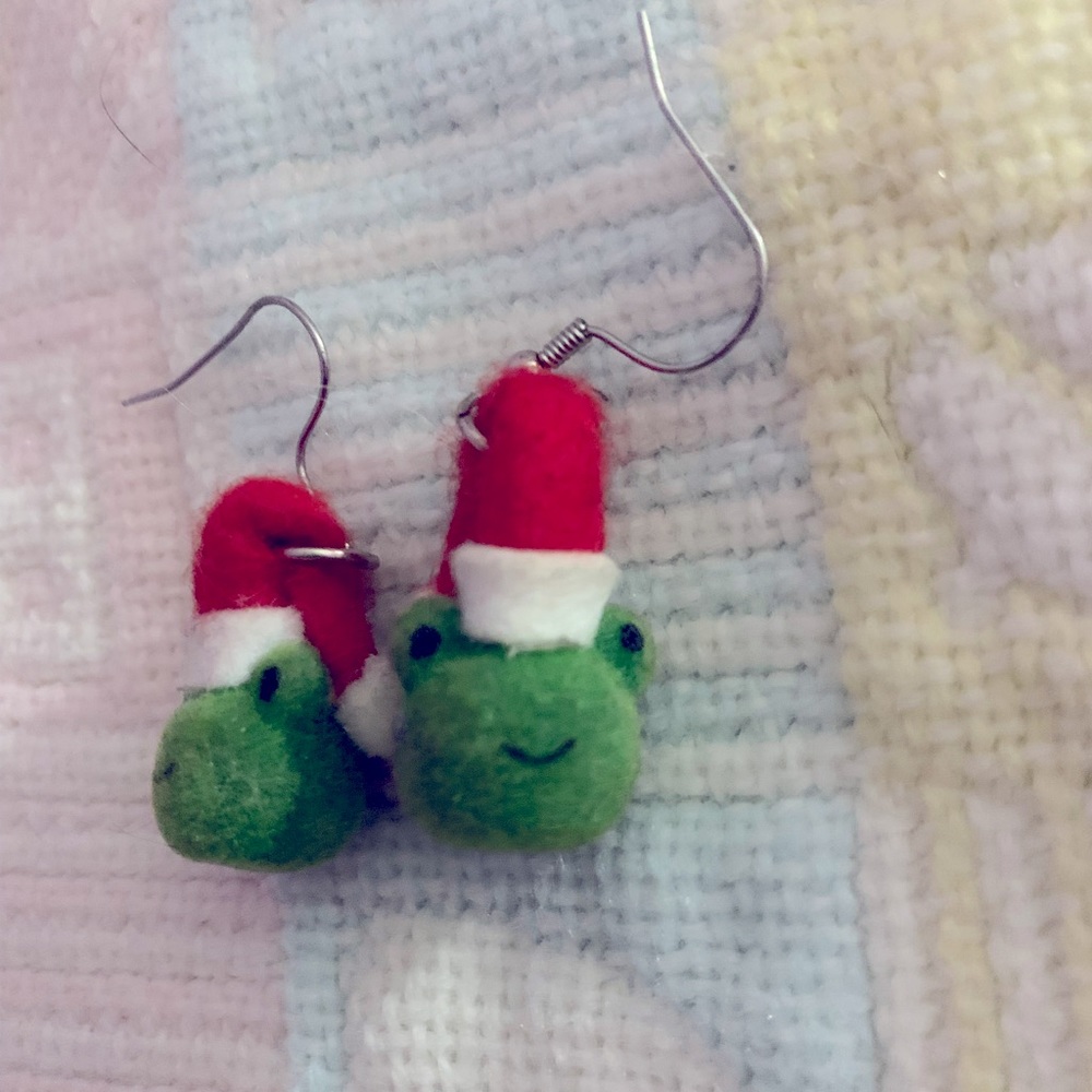 Frog Christmas earrings!!